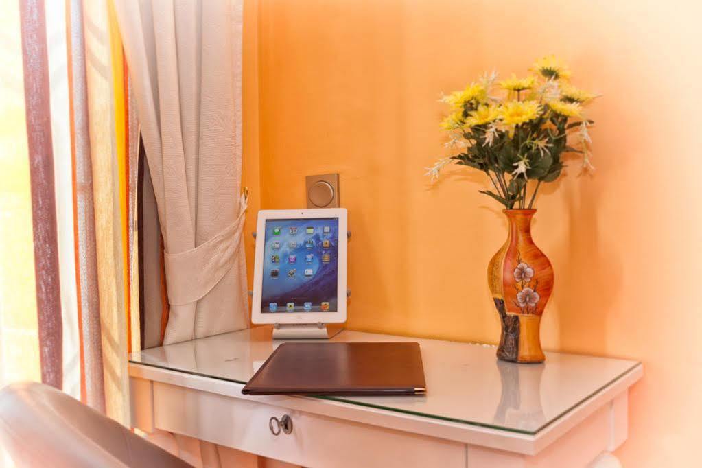 La Plazoleta Hotel เบนัลมาเดนา ภายนอก รูปภาพ